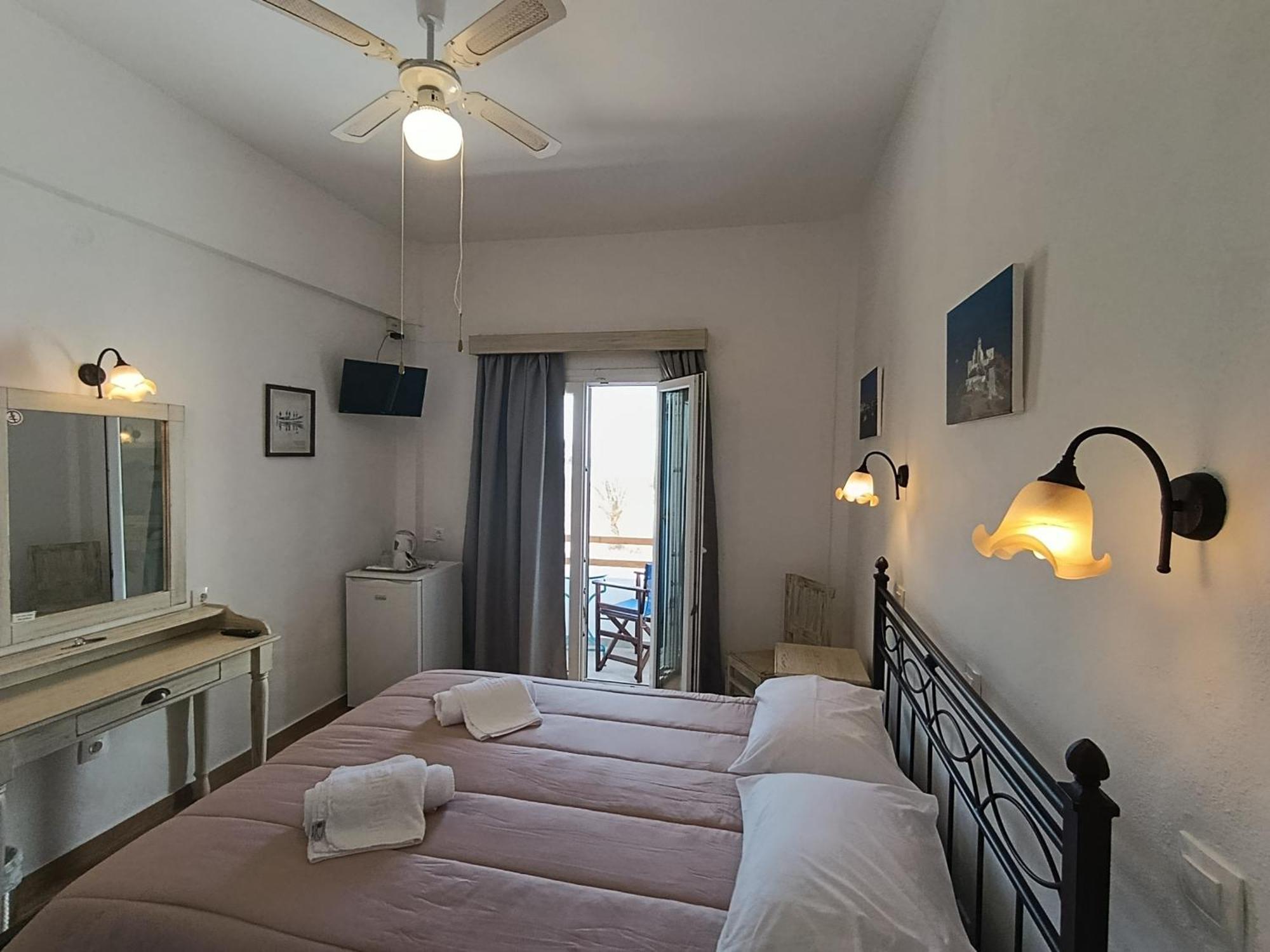 Afroditi Hotel Kamares  Exterior photo