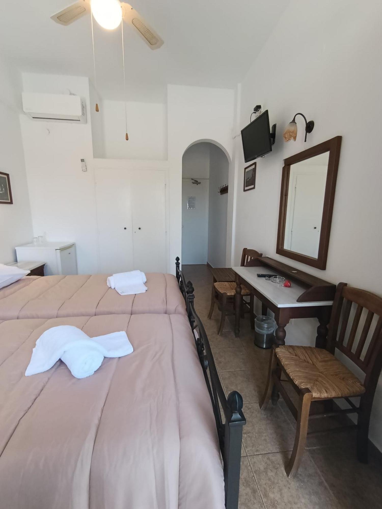 Afroditi Hotel Kamares  Exterior photo